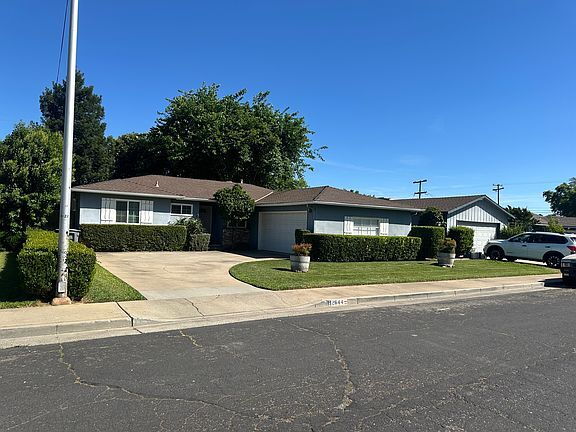 Building Photo - Home is close to Hoover school