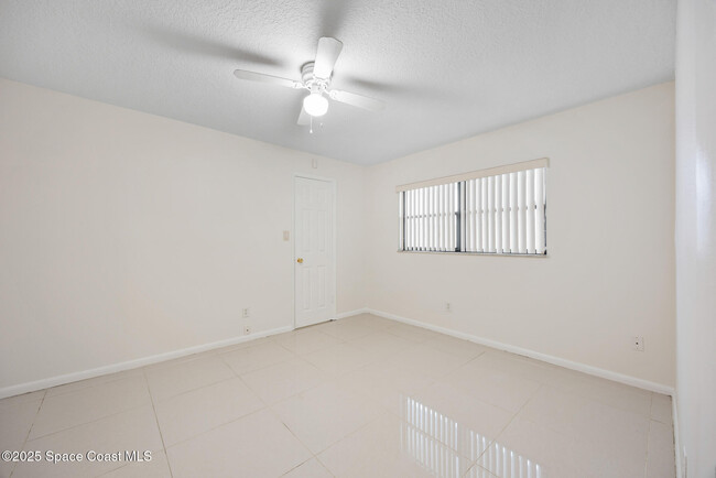 Building Photo - 382 Chester Dr