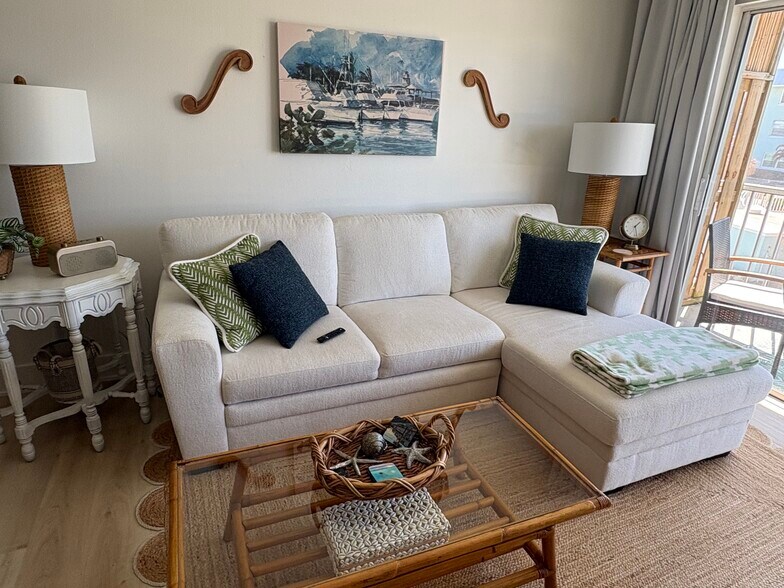 Building Photo - 325 N Causeway