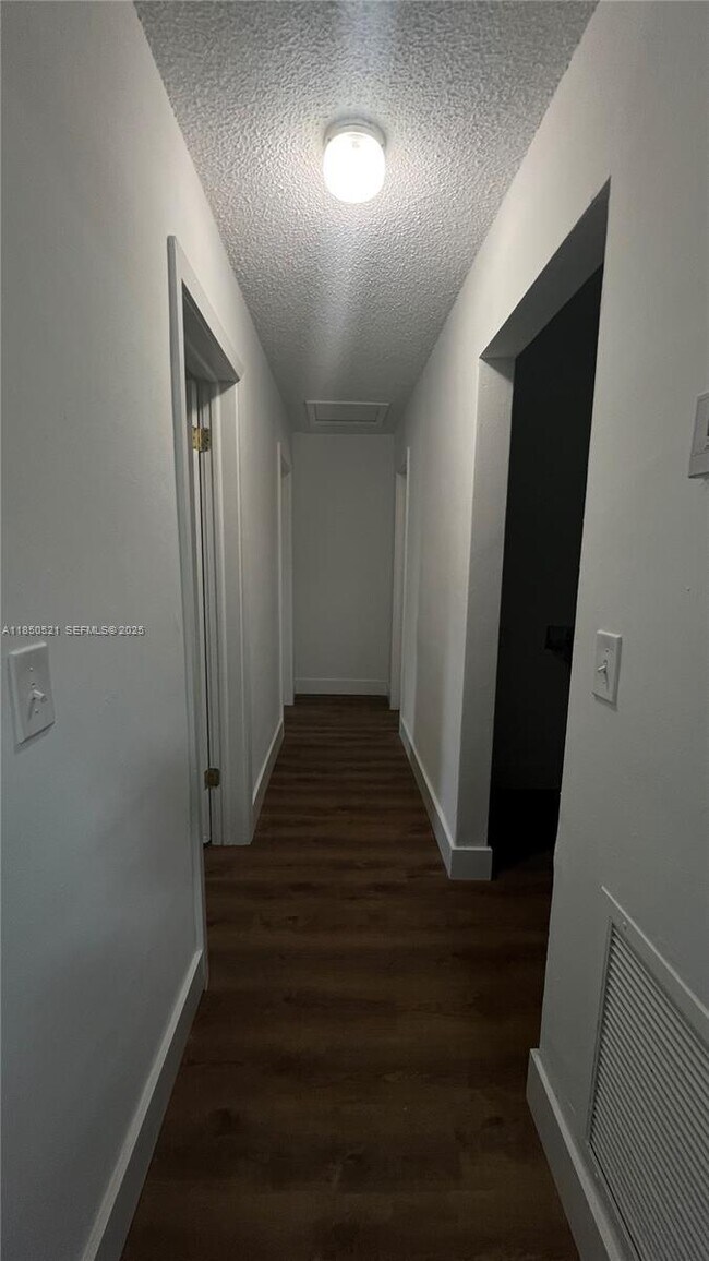 Building Photo - 2929 NW 22nd Ct