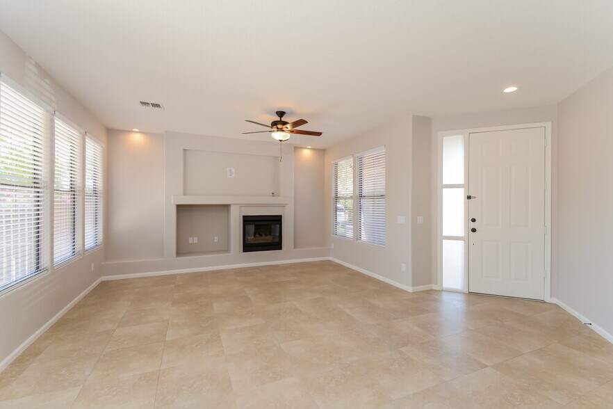 Building Photo - 13673 W Cypress St