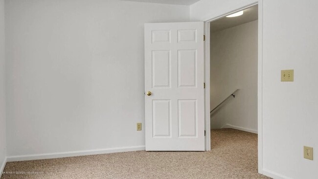 Building Photo - 3BR/2.5BA Townhouse Available July 1st!!! - Great Residential Neighborhood!!