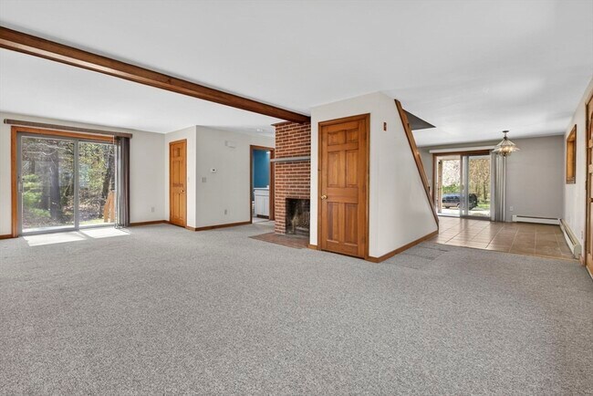 Building Photo - 6 Pine Woods Rd