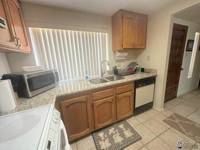 Building Photo - 12495 E Del Rey Dr