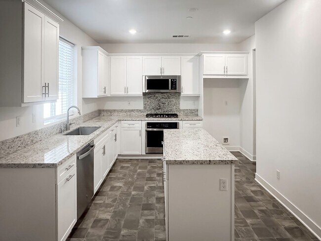 Building Photo - Beautiful Newer Construction,Townhome, 3 Bedroom / 2 Bathroom Home FOR RENT