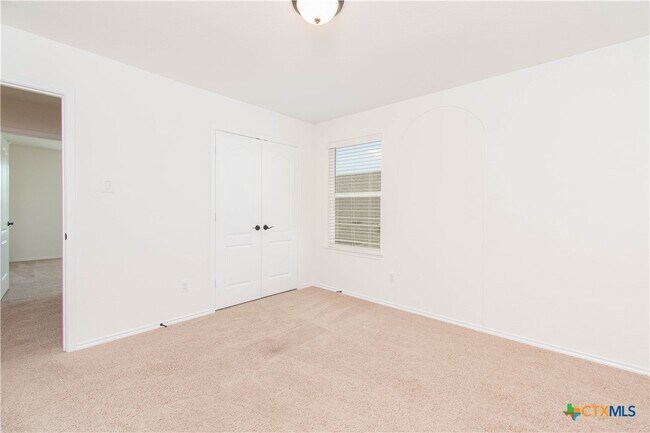 Building Photo - 661 Bailey Park Dr