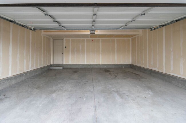 Building Photo - 190 E 630 N
