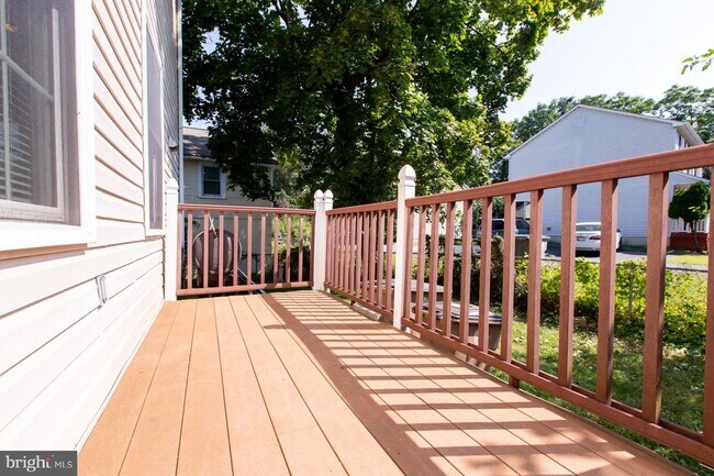 Building Photo - 303 Lincoln Ave