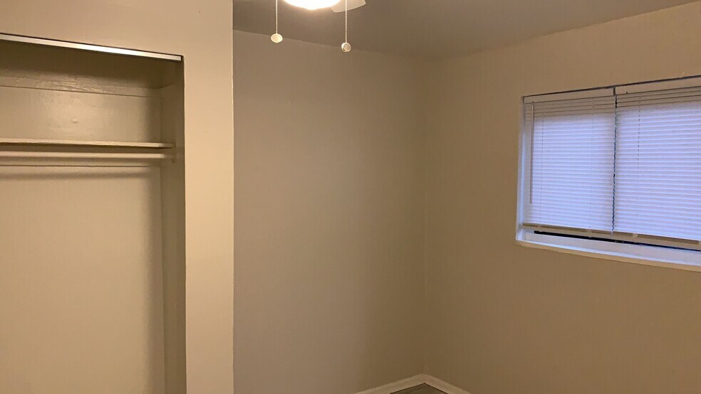 Building Photo - 2535 Lysle Ln
