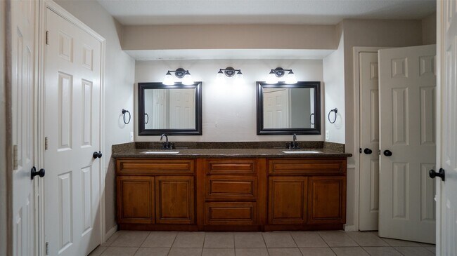 Building Photo - 5507 Slashwood Ln