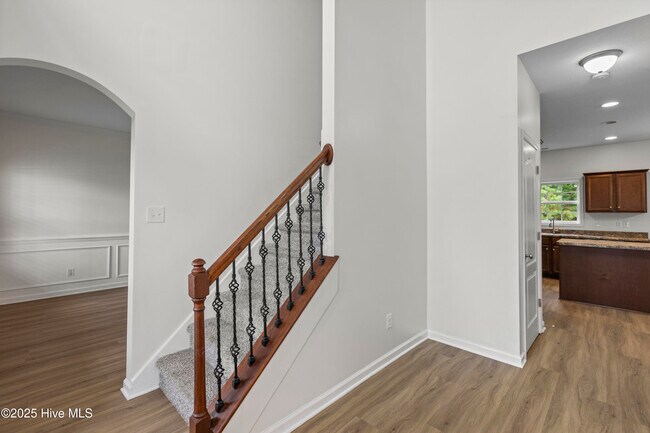 Building Photo - 207 Riverstone Ct