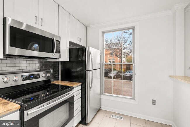Building Photo - 1120 S Kenwood Ave