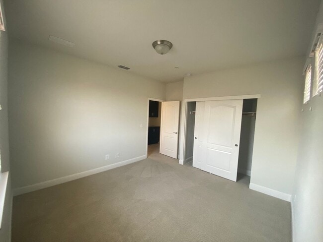 Building Photo - Roseville 3 bedroom in Veranda at Stoneridge.