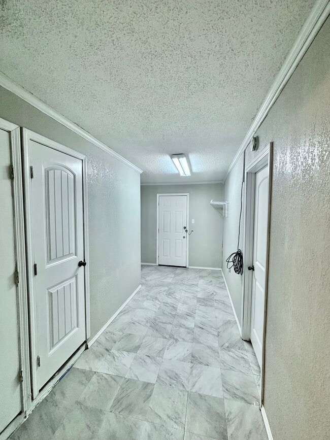 Building Photo - NOW AVAILABLE - Spacious 3-Bedroom Home + ...