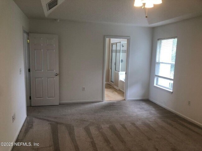 Building Photo - 12887 Dunns View Dr