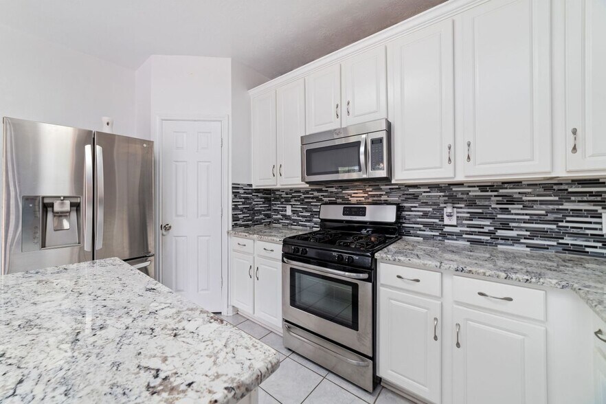 Building Photo - 22531 Heather Way Ct
