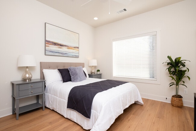 Building Photo - Very nice Newer Construction 3 Bedroom 2.5 Bathroom Townhome in The Heights