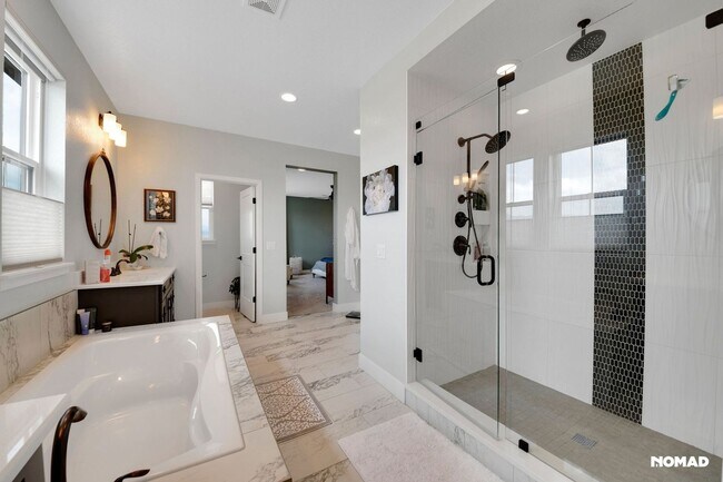 Building Photo - Spacious 5BR House in Littleton