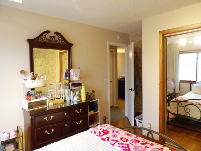 Building Photo - Spacious 3BR + Bonus Room in Inver Grove Heights – Attached Garage & Pet Friendly!