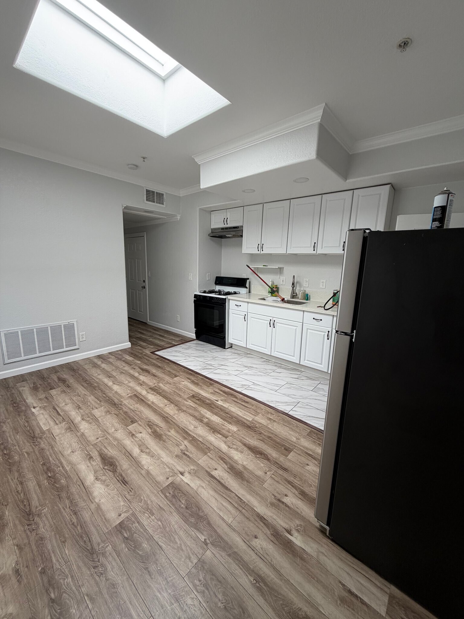 Building Photo - 1072 Laguna Ave