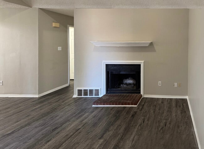 Building Photo - 6481 Summer Creek E