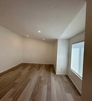 Building Photo - 7943 SW 17th Ave