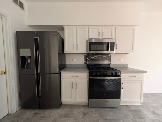 Building Photo - 2551 Oak Tree Ln