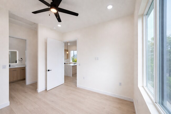 Building Photo - 4606 Shoshoni Ave