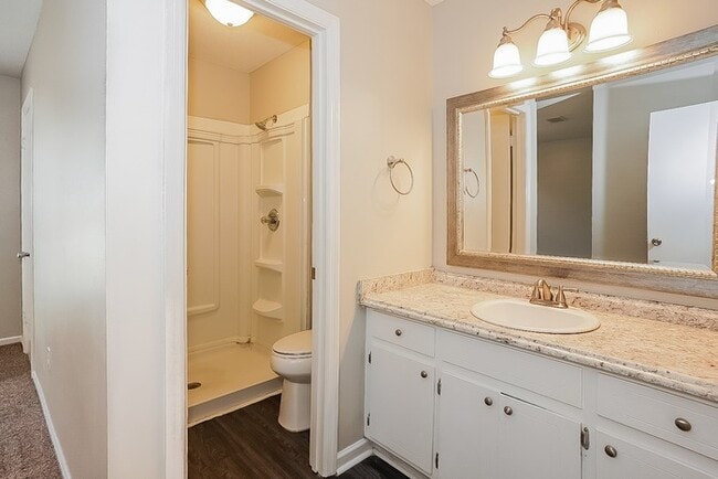 Building Photo - 3 Bedroom Brick Home