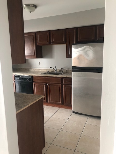 Building Photo - 3 Bedroom 2.5 bath w/1 car garage - Country Estates