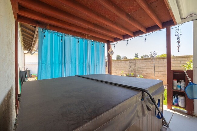 Building Photo - Cozy 3-Bedroom Home Just Walking Distance ...