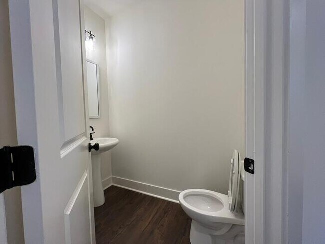 Building Photo - 3 bedroom Townhome in Auburn