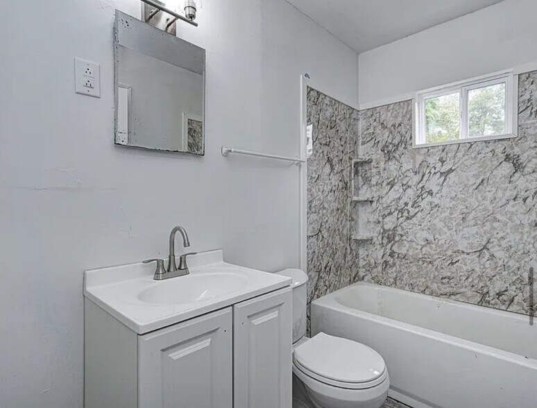 Building Photo - 734 N Arnolda Ave