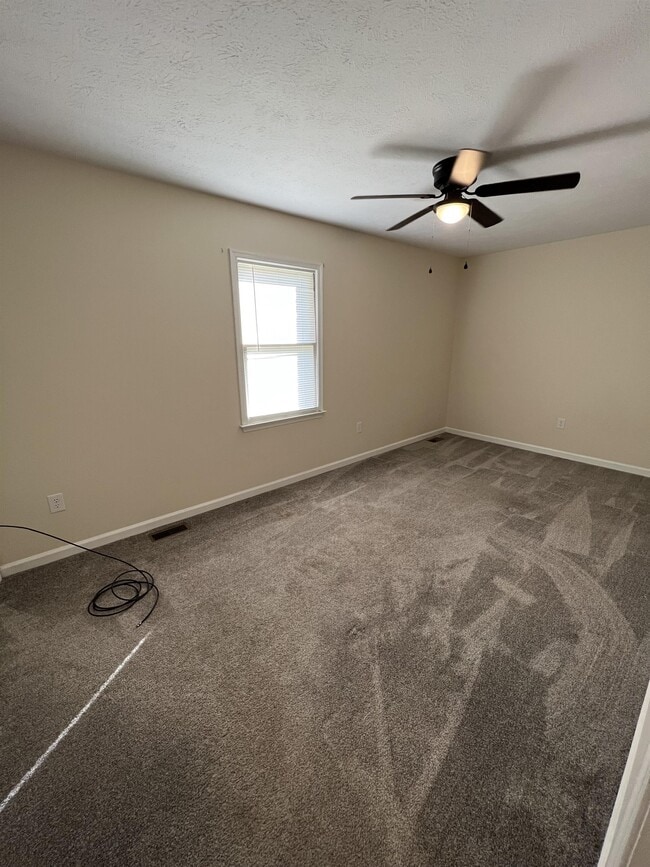 Building Photo - 113 S Vail Dr