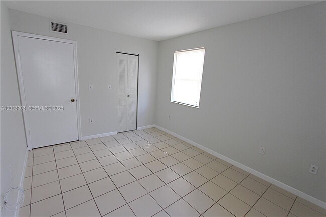 Building Photo - 656 NW 114th Ave