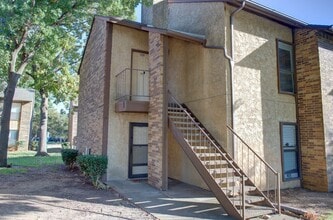 Building Photo - Now Available! Gated 2BR/2BA Condo in N Arlington!