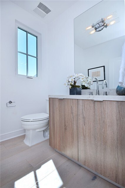 Building Photo - 4641 Cahuenga Blvd