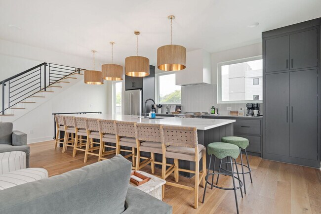 Building Photo - 1117 3rd Ave S