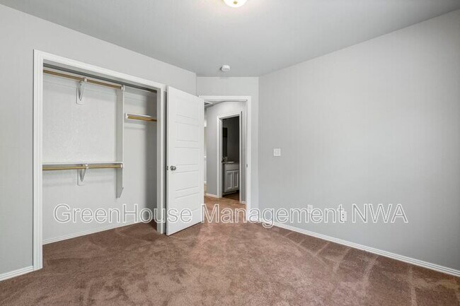 Building Photo - 820 Baker St NW