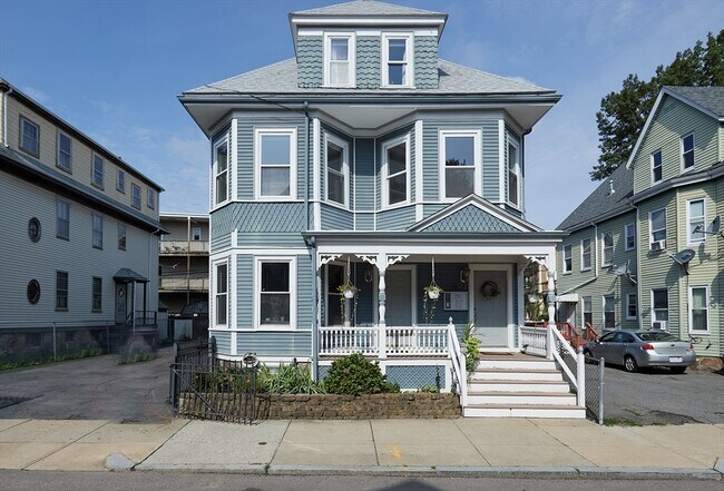 Building Photo - 36 Saxton St