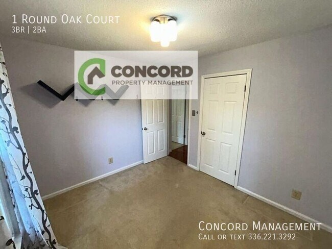 Building Photo - 1 Round Oak Ct