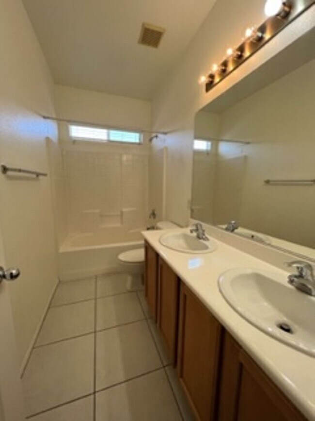 Building Photo - SOUTHERN HIGHLANDS BEAUTY!