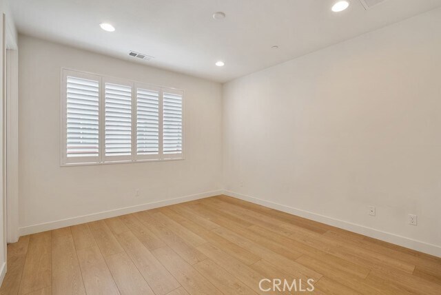 Building Photo - 5750 Acacia Ln