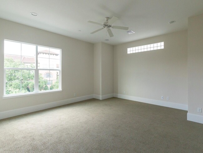 Building Photo - 3821 N Braeswood Blvd