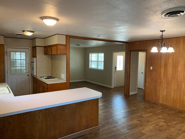 Building Photo - 701 Hybiscus Ln