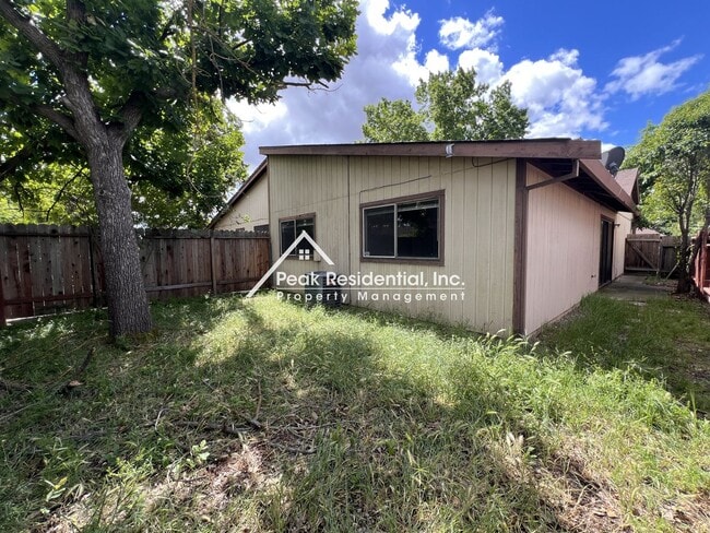 Building Photo - Nice Sacramento 2bd/1ba Halfplex!