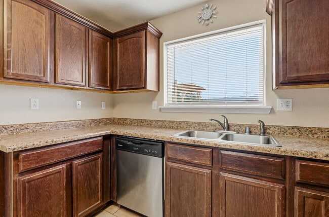Building Photo - 2-story 3 bed 2.5 bath with loft home in Northeast El Paso