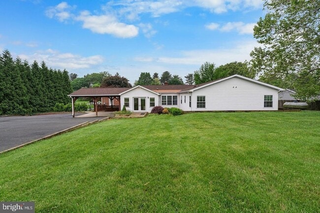 Building Photo - 9201 Rosemont Dr