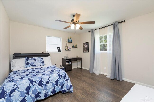 Building Photo - 23 Ulex Ave