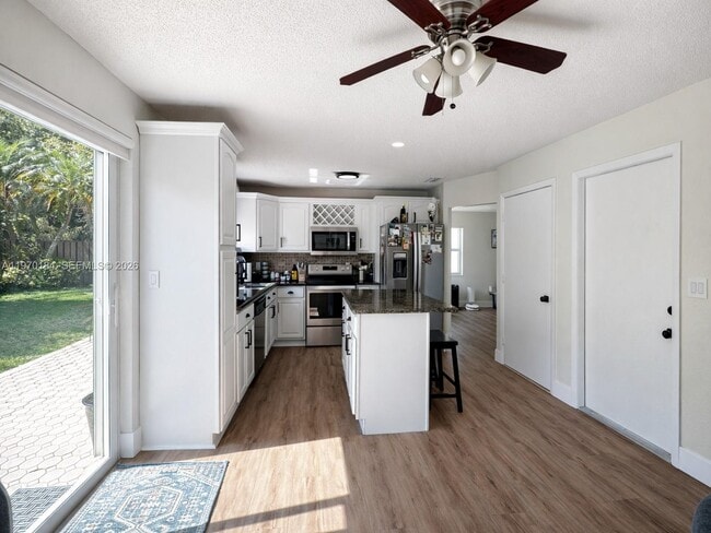 Building Photo - 10708 NW 12th Manor